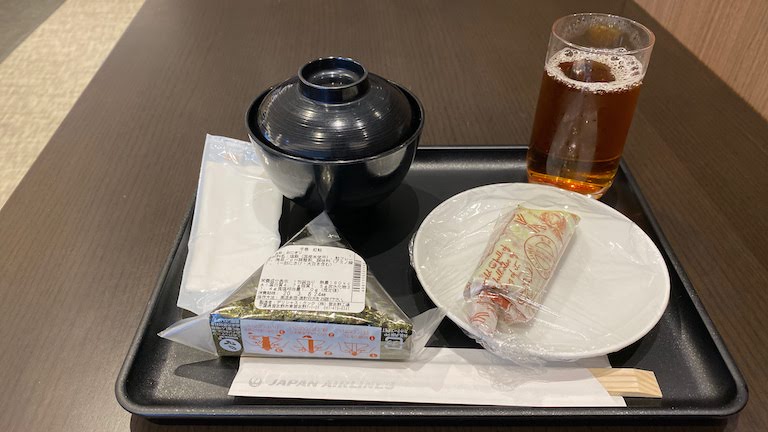 成田国際空港 本館 サクララウンジ 食事